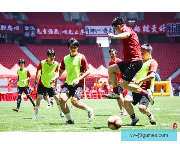 曼联宣布与当地社区合作启动青少年足球公益联赛助力青少年成长